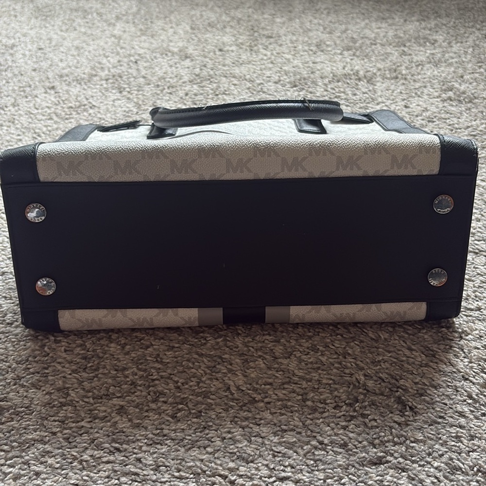 Michael Kors Black and White Purse - Picture 3 of 6